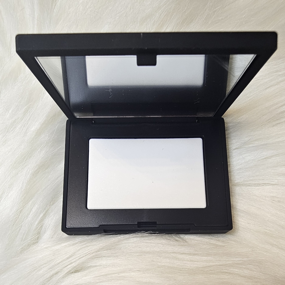 NARS Translucent Crystal Light-Reflecting Setting Powder-Pressed .10oz
